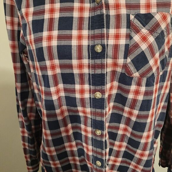 Eddie‎ bauer woman's plaid button up shirt - Picture 4 of 6